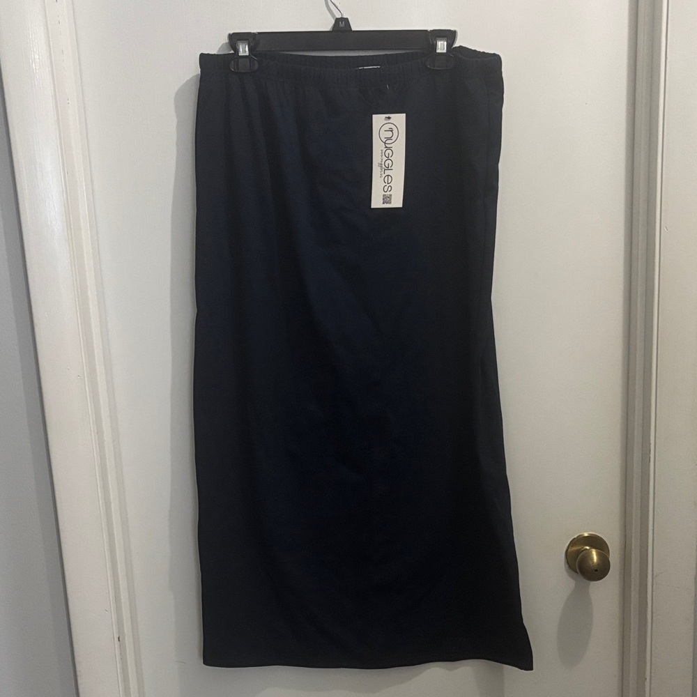 Elegant Navy Pencil Skirt by Bessie